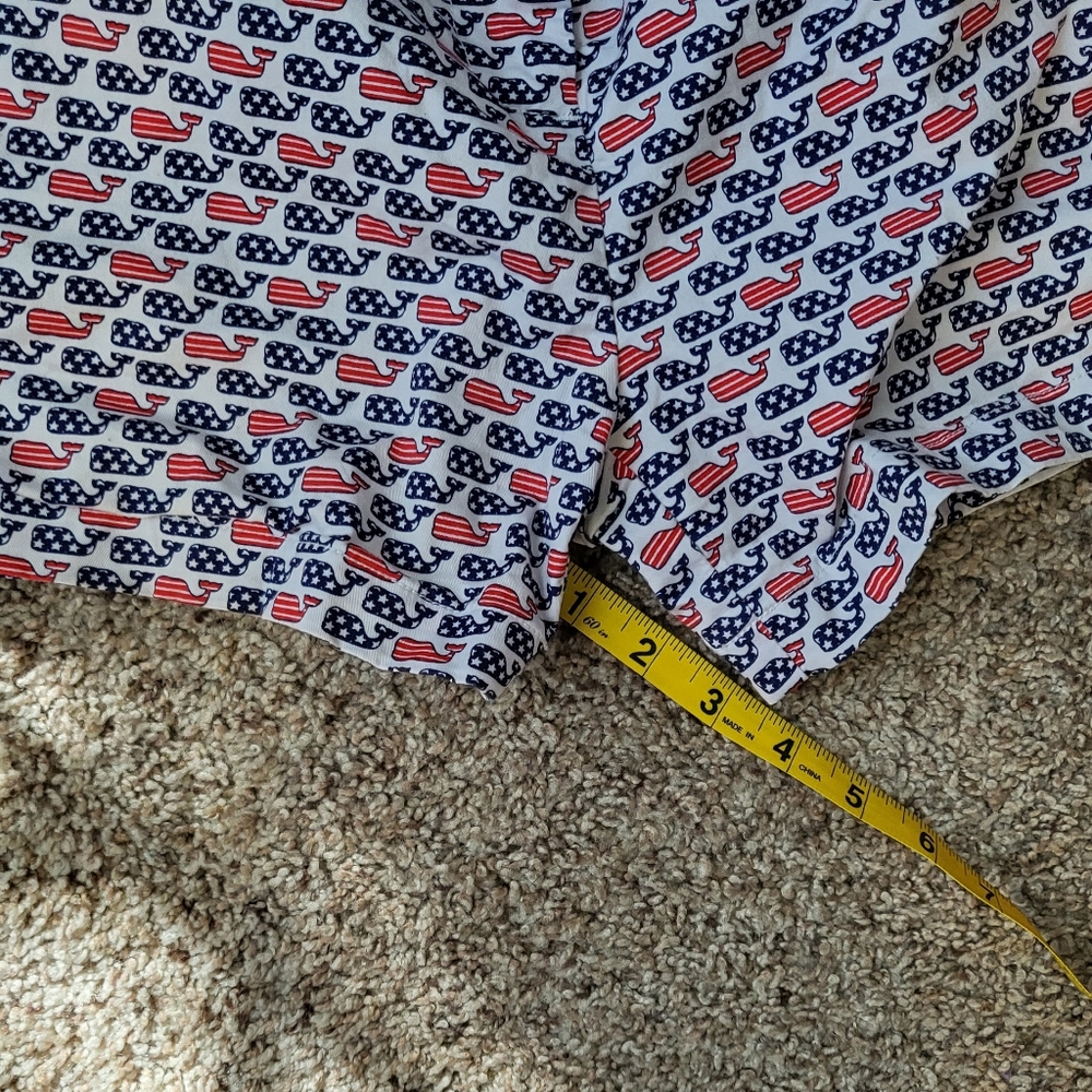 Vineyard Vines flag 🐋 print shorts 4 - Picture 6 of 7